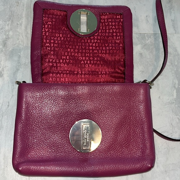 Kate Spade  Astor Court Naomi Crossbody bag  Quilted  Leather Raspberry Turnlock - Picture 12 of 17